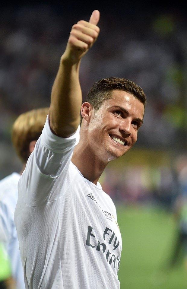 <p>Cristiano Ronaldo</p>
<p>2016'da maaş ve sponsorluklardan 88 milyon dolar kazanan Ronaldo, Amerikalı televizyon yıldızı <strong>Dr. Phil McGraw</strong>'la birlikte en çok kazanan ünlüler sıralamasında 5. sırada yer aldı.</p>