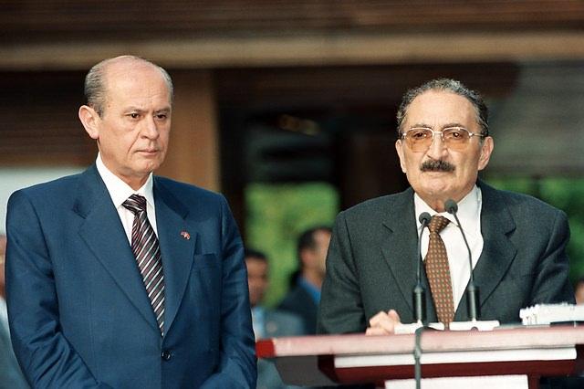 <p><strong>1 Temmuz 2002</strong><br />
<br />
Başbakan Bülent Ecevit ile Devlet Bakanı ve Başbakan Yardımcıları Mesut Yılmaz, Devlet Bahçeli ve Hüsamettin Özkan basın toplantısı düzenledi.</p>