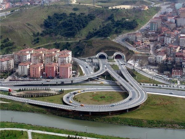 <p><strong>Kağıthane</strong><br />
2 yıl önce: 1.929 TL/m²<br />
Şimdi: 2.778 TL/m²</p>