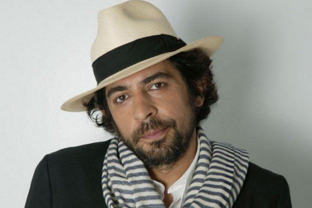 <p>Mimar Sinan Üniversitesi Devlet Konservatuarı'nı bitirdikten sonra aynı üniversitenin Sosyal Bilimler Fakültesi'nde master yaptı</p>
