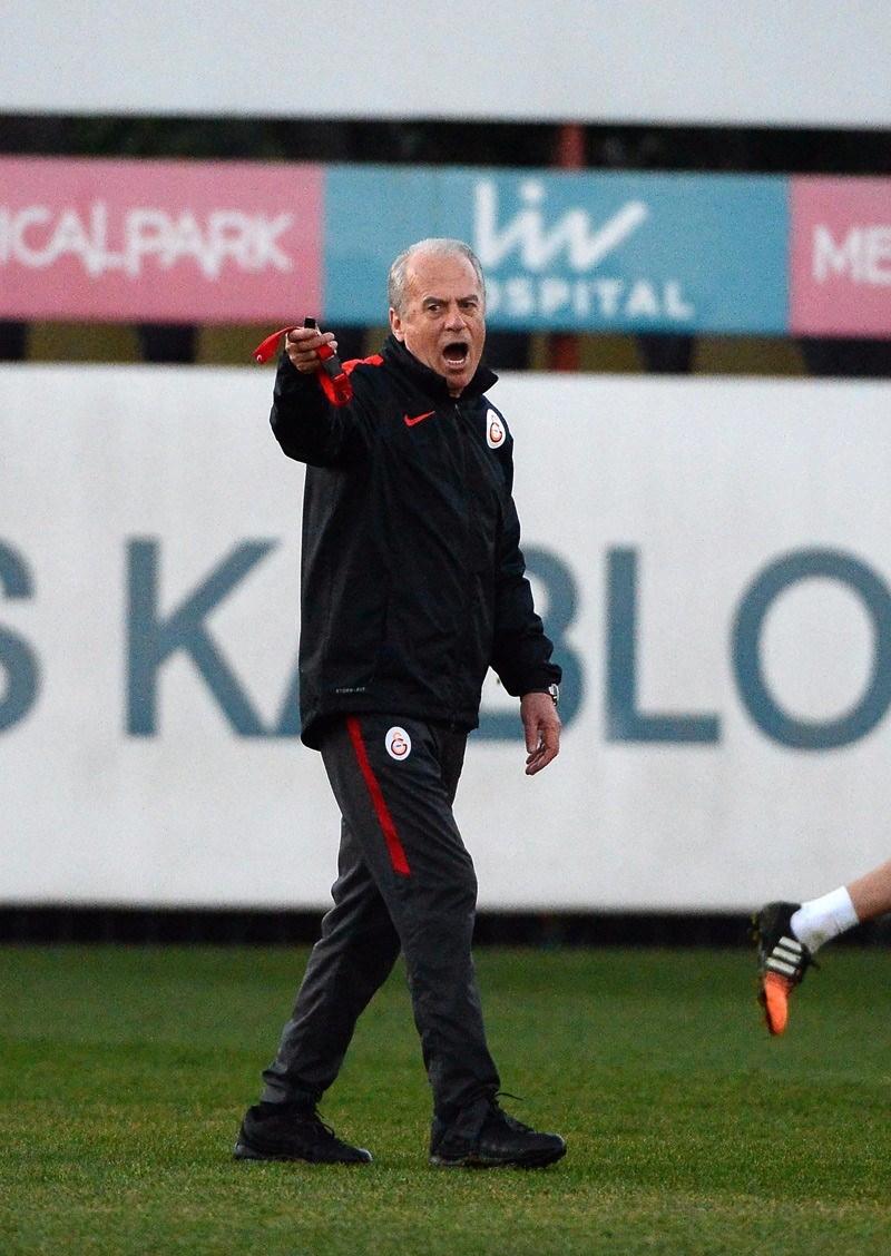 <p><strong>Mustafa Denizli</strong><br />
Galatasaray - 5.9 milyon TL</p>