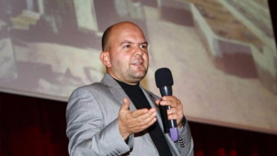 <p><strong>Talha Uğurluel</strong></p>

<p>2016 kazancı: 405 bin TL<br />
Baskı adedi: 135 bin<br />
Cirosu:3.375.000 TL</p>
