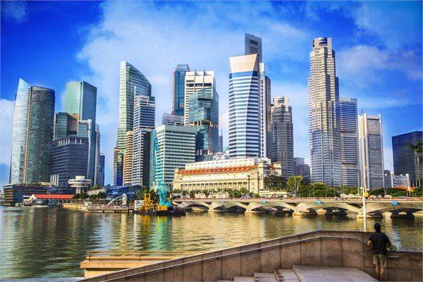 <p><strong>2- Singapur</strong></p>

<p>Kişi başına düşen milli gelir 64 bin doların üzerinde. Ülkenin borcunun GSYH'ye oranı yüzde 103,8 Ülkede internet kullanım oranı yüzde 73. İş yaparken karşılaşılan en büyük sorun sıkı istihdam piyasası kuralları. </p>
