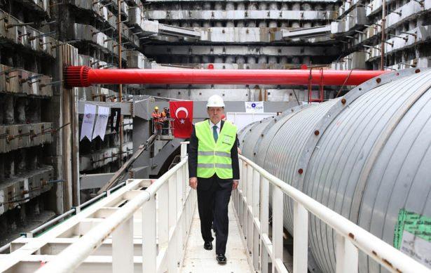 <p>Cumhurbaşkanı Recep Tayyip Erdoğan'ın katılımıyla 19 Nisan 2014'te Asya yakasında başlayan kazı çalışmaları, bugün saat 15.00'da Başbakan Davutoğlu'nun katılımıyla düzenlenecek törenle Avrupa yakasında sonlandırılacak.</p>

<p> </p>
