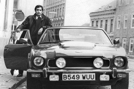 <p><strong>6- Kraliçenin Hizmetinde (1969)</strong><br />
Başrolde George Lazenby'nin olduğu Bond filminin gözde aracı ise 1969 model Aston Martin DBS Vantage.</p>
<p> </p>