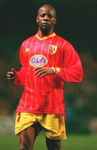 <p>Lens forması giyen Pascal Nouma</p>

