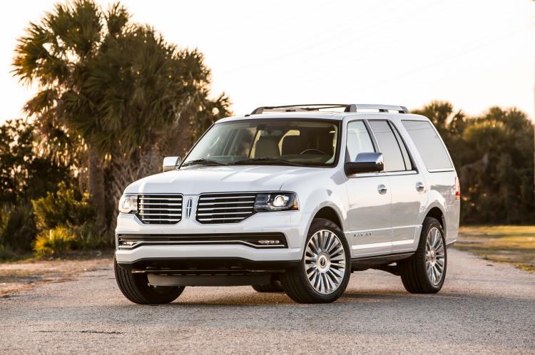 <p><strong>Lincoln Navigator</strong></p>
