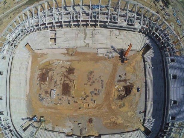 <p><span style="color:#FFFF00"><strong>Adana Stadyumu</strong></span><br />
<br />
Yapımı yüzde 45 seviyesinde olan stadın betonarme imalatları yüzde 90 seviyesinde tamamlandı. Çatının çelik imalatında ise çalışmalar yüzde 5 seviyesinde devam ediyor. </p>