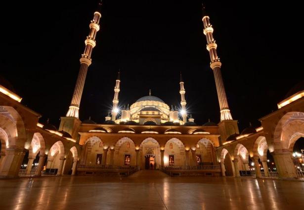 <p>Ahmad Hacı Kadirov Camii</p>
