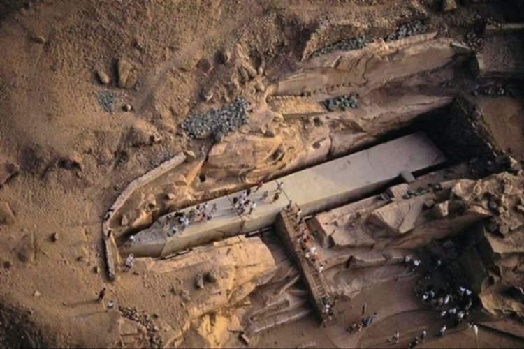 <p>Mısır'ın Bitmemiş Dikilitaşı</p>
<p>Aswan Eski Mısır taş ocaklarının kuzey kesimlerinde henüz bitirilememiş olan Dikilitaş keşfedilmiştir. Yüksekliği yani yattığı yerde uzunluğu 42 metredir. Arkeologların tahminlerine göre dikilitaşın yapımı esnasında çatlak meydana geldi ve Firavun eserin yapımını yasakladı. Bu yüzden dikilitaşın bitirilemediği tahmin edilmektedir.</p>