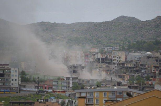 <p>Buna rağmen asker ve polis, bölücü terör örgütü üyelerine yönelik operasyonu kararlılıkla sürdürüyor.</p>

<p> </p>
