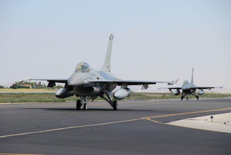 <p>400 kilometre bolunda, 300 kilometre genişliğe sahip hava sahasında gündüz gerçekleşen tatbikata, başta Türkiye olmak üzere Hollanda, İtalya, Pakistan, Suudi Arabistan ve NATO unsurları katılıyor. </p>

<p> </p>
