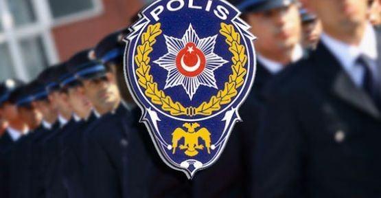 <p>8 Ocak – 16 İl Emniyet Müdürü görevden alındı<br />
<br />
<a href="http://www.haber7.com/guncel/haber/1114007-16-ilin-emniyet-muduru-degisti" target="_blank">HABERİ OKUMAK İÇİN TIKLAYIN</a></p>