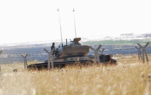 <p><strong>İLK SERHAT ÖNCÜPINAR'DA</strong><br />
<br />
Sınıra şimdi de ASELSAN'ın ürettiği "KORKUT'' adlı hava savunma sistemleri ile "SERHAT'' adlı hava radar sistemi yerleştiriliyor. Yaklaşık 1 ay önce ilki Öncüpınar'a yerleştirilen SERHAT'ların Elbeyi sınırına da konuşlandırılacağı öğrenildi..</p>

<p> </p>

