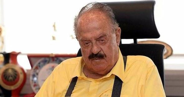 <p>Cavcav, 16 yaşındayken Maskespor kadrosuna katıldı. İlhan Cavcav, 19 yaşında PTT'de oynarken kendisine profesyonelliğe geçiş sözleşmesi teklif edilse de, fabrikadaki işleri nedeniyle sözleşmeyi kabul etmedi ve amatör futbolcu olarak oynayabileceği Bahçeli Gençlik Spor'a gitti.</p>
