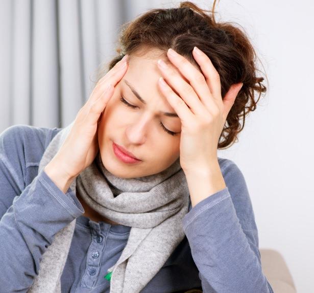 <p>Gerilim tipi baş ağrısı genellikle hafif veya orta şiddette tüm baş bölgesinde ağırlık, gerginlik olarak hissedilen ağrı tipini oluşturuyor. </p>
