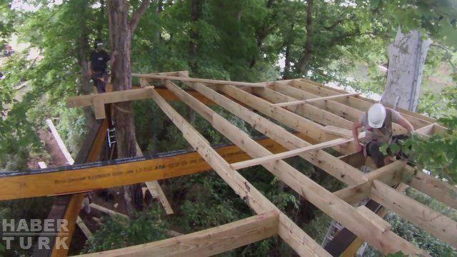 <p>Neredeyse bir villayı andıran iki katlı ağaç evin son hali görenleri büyüledi.</p>

<p> </p>
