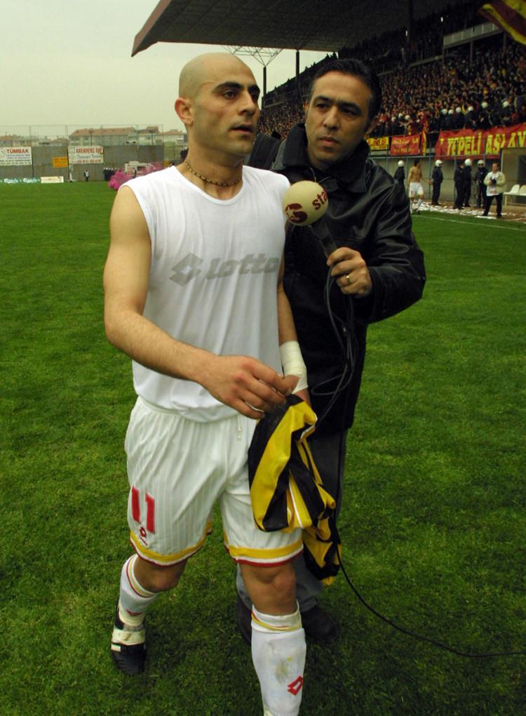 <p>Galatasaray, 2001-2002 Sezonu Süper Lig 31. Hafta Maçında İstanbulspor'u 2-0 yendi.<br />
<br />
Hasan Şaş, Murat Özarı - 2002</p>