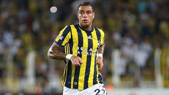 <p><strong>DİYARBAKIR'A GİTMEK İSTEMEDİ</strong></p>
<p>Hollandalı oyuncusu Van der Wiel'in sürekli sakat olduğunu belirterek antrenmanlara çıkmak istememesi.</p>
