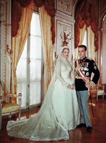 <p><strong>3.Grace Kelly</strong></p>

<p>Güzel Hollywood yıldızı ve Monako prensinin düğünü üzerinden yarım yüzyıldan fazla zaman geçmiş olsa da, Grace Kelly'nin ikonik gelinliği modacılara ilham vermeye devam ediyor.</p>
