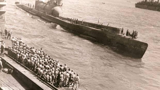 <p>Bu denizaltılarda Almanlar'dan ilham alınarak üretilen ve radar ile sonar sinyallerini emen kalın, lastik benzeri bir kaplama da bulunmaktaydı. Savaş, bu denizaltılar kullanılamadan sona erdi ve 1946'da I-400 A.B.D.'ye teslim edilerek Hawaii açıklarında batırıldı.</p>

<p> </p>
