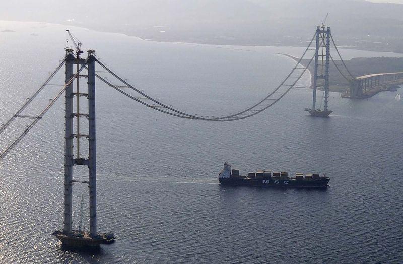 <p>Dünyanın en büyük orta açıklığa sahip dördüncü asma köprüsü olma özelliğini taşıyan ve çalışmaların halen devam ettiği İzmit Körfez Geçişi Asma Köprüsü havadan görüntülendi.</p>
<p> </p>