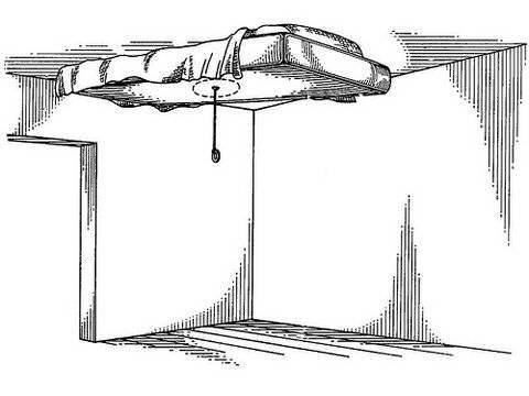 <p><strong>Havalı yatak</strong><br />
<br />
1989 yılında tasarlanan bu yatak, özellikle bekâr erkekler için son derece kullanışlı. Helyum dolu olan yatak üzerinde bir ağırlık olmadığı zaman, doğal olarak, havalanıp tavan yapışıyor. Böylelikle dağınıklık derdi kalmıyor.</p>
