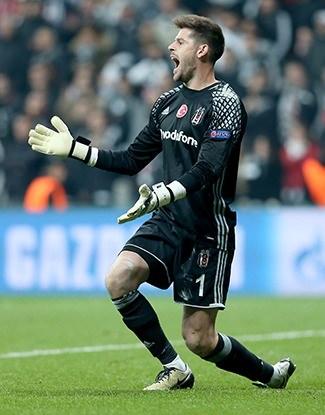 <p>MUSLERA’NIN ARDINDAN FABRİCİO<br />
<br />
Galatasaraylı Muslera’nın 2012’de Manchester United karşısında kurtardığı penaltıdan sonra Şampiyonlar Ligi’nde bir Türk takımı namına penaltı kurtaran ikinci isim Fabricio oldu.</p>