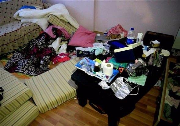 <p>Yılbaşı gecesi 39 kişinin yaşamını yitirdiği, 65 kişinin yaralandığı Reina katliamını gerçekleştiren DEAŞ’lı teröristin yakalanmasına yönelik İstanbul’da başlatılan operasyonlar önce Konya’ya kaydırıldı.</p>