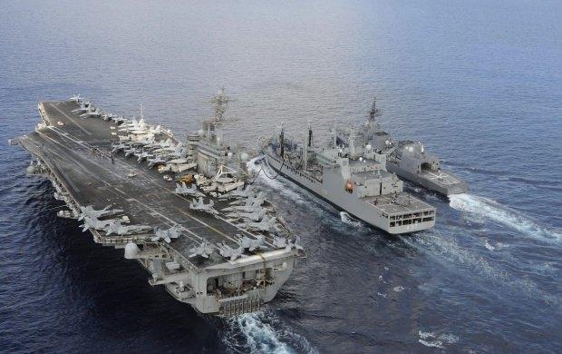 <p><strong>ABD’nin 9 gemisi var</strong><br />
 <br />
ABD’nin ise USS Roosevelt uçak gemisi ve USS Donald Cook adlı modern destroyeri ile toplam 9 (3 fırkateyn, 2 destroyer, 1 elektronik harp gemisi, 1 istihbarat gemisi ve 1 hava savunma) muharip gemisi var. </p>
