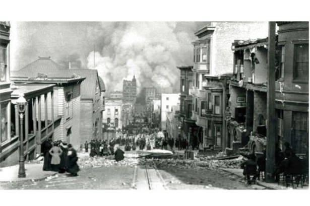 <p>Bu fotoğraf 18 Nisan 1906 tarihinde Arnold Genthe tarafından ödünç bir makine ile San Fransisco'da çekildi. Depremden sonra çıkan yangının fotoğrafçısı Genthe, Greta Garbo'yu dünyaya tanıtan adam olarak da anılıyor. </p>