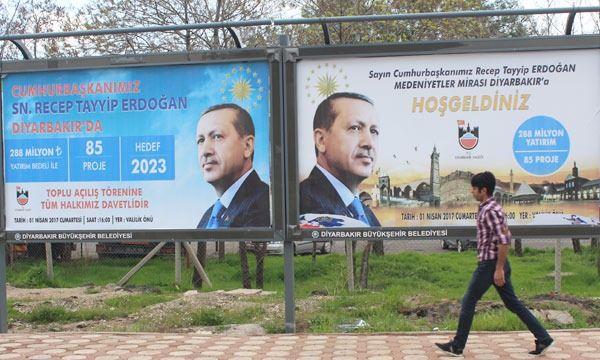 <p><strong>OLAĞANÜSTÜ GÜVENLİK ÖNLEMLERİ</strong></p>

<p>Diyarbakır’da, bugün Cumhurbaşkanı Erdoğan için olağanüstü güvenlik önlemleri alındı.</p>

