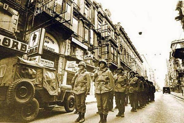 <p>12 Eylül darbesi sonrası İstiklal Caddesi tam da böyle görünüyordu.</p>

<p> </p>
