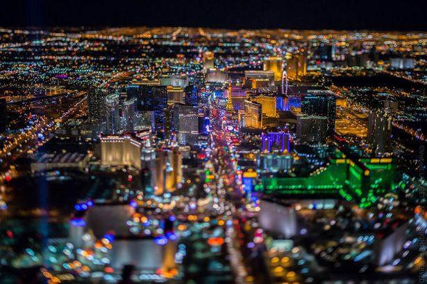 <p>10.800 feet (3.291 metre) y&uuml;kseklikten &ccedil;ekilen Las Vegas fotoğrafları harika g&ouml;r&uuml;n&uuml;yor.&nbsp;</p>
