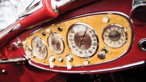<p>Bu motordan 180 HP güç üretebilen 540 K'nın şanzımanı ise dört ileri vitesli manuel yapıdan oluşuyor.</p>
