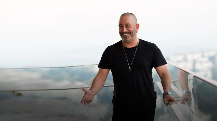 <p><strong>Cem Yılmaz</strong></p>
<p>Yaklaşık 2 milyon</p>