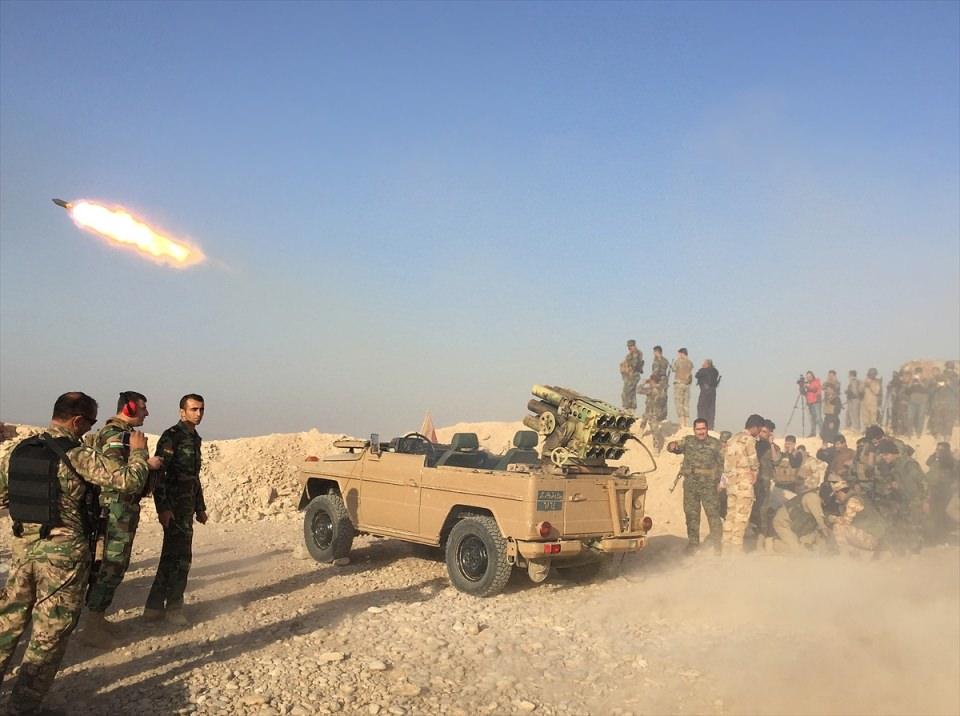 <p> Irak Kürt Bölgesel Yönetimi'ne (IKBY) bağlı peşmerge güçleri, DEAŞ'ın elinde tuttuğu Musul'un Başika kasabasını ele geçirmek için saldırıya geçti. </p>
