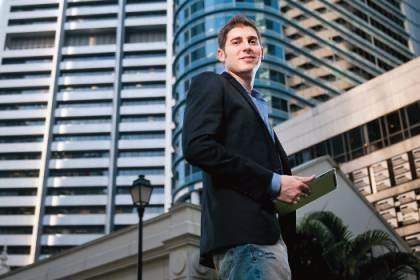 <p>Facebook'un halka arzından önce, vergi ödemek istemeyen Saverin, 2011 yılında ABD vatandaşlığından çıkarak Singapur'a yerleşti.</p>

<p> </p>
