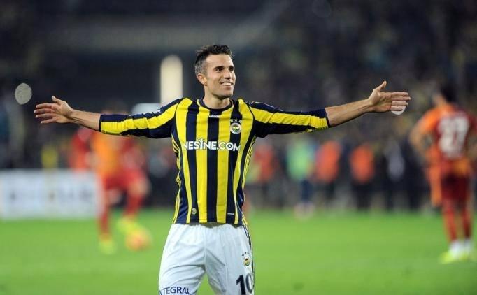 <p>Fenerbahçe - Robin van Persie<br />
<br />
Fenerbahçe Hollandalı futbolcunun menajerinden kendilerine kulüp bulmalarını istedi. </p>
