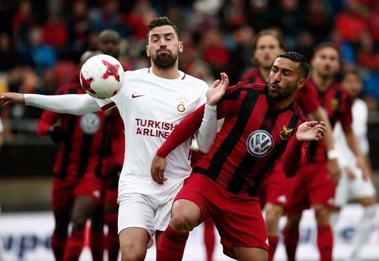 <p><strong>Ghoddos: 'Beni öldürürlerdi' </strong></p>

<p>İlk golün sahibi olan Ghoddos, "O pozisyonda golü kaçırsam, bütün takım beni öldürürdü. O yüzden, topu filelere gönderdiğim için kendimi şanslı sayıyorum" diye konuştu.  </p>
