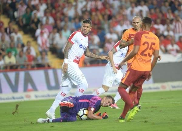 <p>İşte Antalyaspor - Galatasaray maçındaki o anlar ve Twitter'da yazılan yorumlar:</p>
