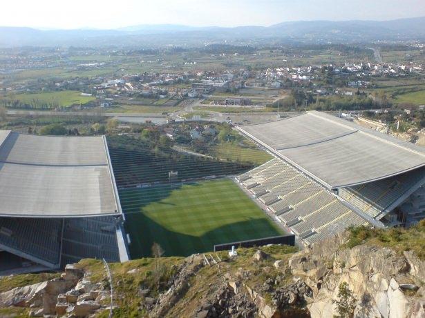 <p>SC Braga'nın stadı Estádio Municipal de Braga, Portekiz'in ev sahipliğinde düzenlenen EURO 2004'te kullanılan yerlerden birisi.</p>