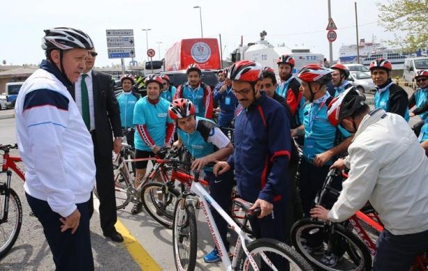 <p><strong><span style="color:#FFFFFF">Cumhurbaşkanı Erdoğan, Salacak'ta "51. Cumhurbaşkanlığı Türkiye Bisiklet Turu" Tanıtım Etkinlikleri kapsamında basın turuna katıldı.</span></strong></p>
