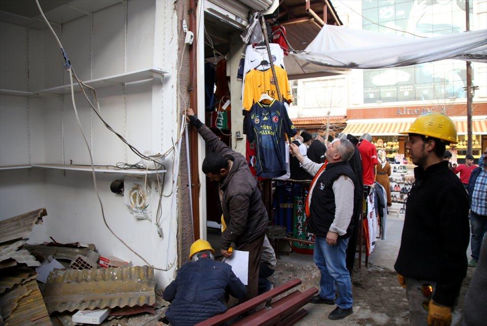 <p>Çarşının altyapı, dizayn, çarpık düzen, elektrik, dükkanların iç içe olması, yağmur sularının yarattığı sorunlar bakımından eksiklikleri olduğunu anlatan Bakır, şöyle devam etti:</p>

<p> </p>
