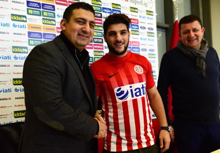 <p><strong>Antalyaspor</strong></p>

<p><strong>Gelenler</strong>: Mustafa El Kabir (Sagan Tosu), Salih Dursun (Galatasaray-kiralık), Sandro Renieri (Queens Park Ranger)</p>
