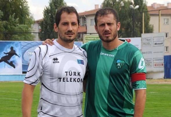<p>Ömer Topraktepe- Serdar Topraktepe</p>
<p> </p>