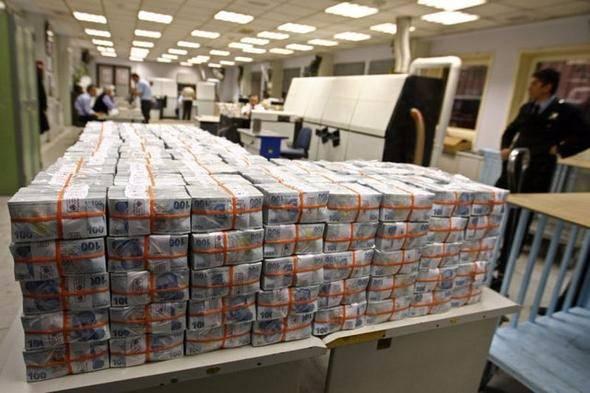 <p>Türkiye'nin en zenginleri listesinin ilk sırasında 3.7 milyar dolarlık serveti ile Murat Ülker yer aldı.<br />
<br />
<em>İşte İşte Türkiye'nin en zengin isimleri: (Liste sondan başa doğru sıralandı)</em></p>
<p> </p>
<p> </p>