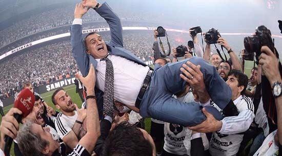 <p>Beşiktaş taraftarları 12 Temmuz 2017’de satışa çıkacak 3 yıldızlı formalı merakla beklerken sürpriz bir gelişme yaşandı.</p>
