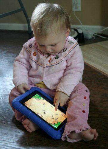 <p>dokunmatik ekranlı cihazlarla oynayan bebeklerin, ekran başında kaldıkları <strong>her 15 dakika için 1 saat daha az uyuduğu tespit edildi.</strong></p>
