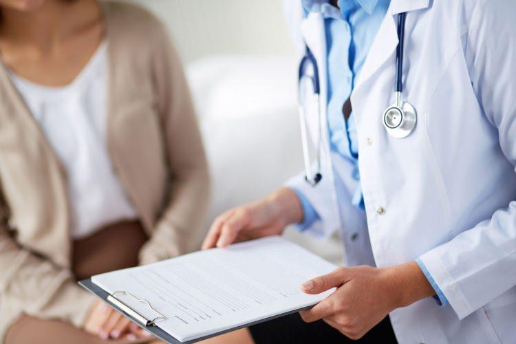 <p><strong>Cilt kanseri</strong></p>
<p>Esas nedeni güneşten gelen ultraviyole ışınlarıdır. Aynı zamanda mor ışık veren elektrik lambaları ve bronzlaştırıcı suni ışık kaynakları da neden olur.</p>